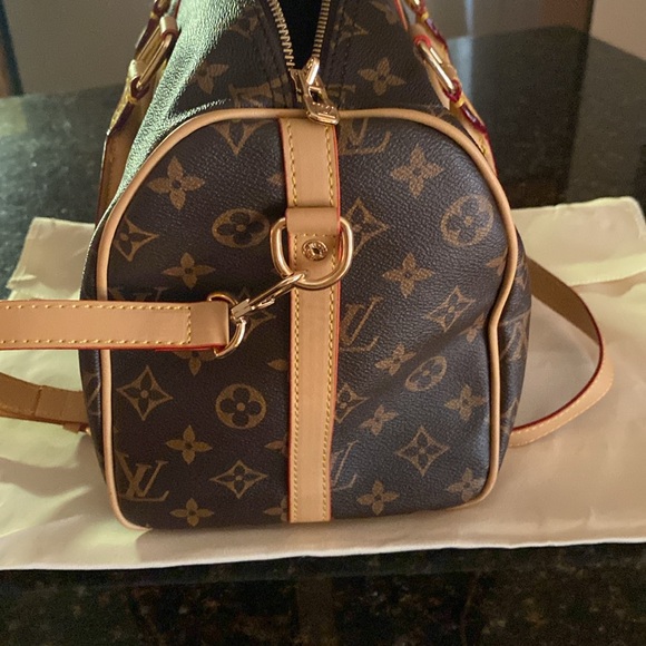 Women’s travel bag with shoulder strap..luxury tote handbag - Picture 5 of 5